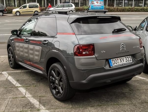 Left hand drive CITROEN C4 CACTUS 1.6 HDI SHINE EDITION